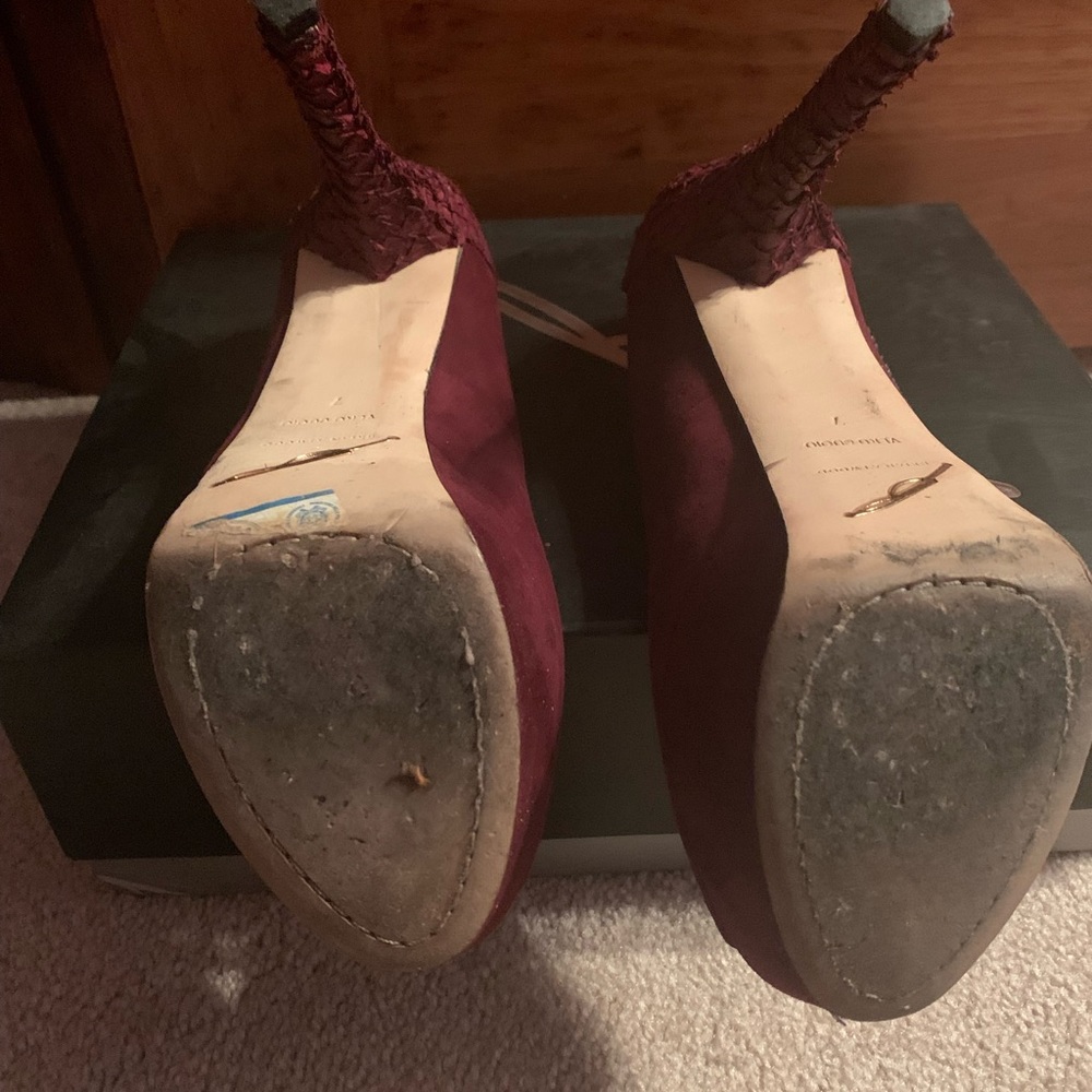 B Brian Atwood suede pumps size 7 - Picture 4 of 4